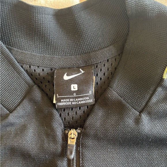 Nike Modern Black and Green Bomber Jacket - Picture 4 of 7